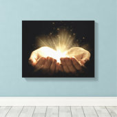 折り畳まれた手が光を保持 キャンバスプリント (インサイチュ (ウッドフロア))