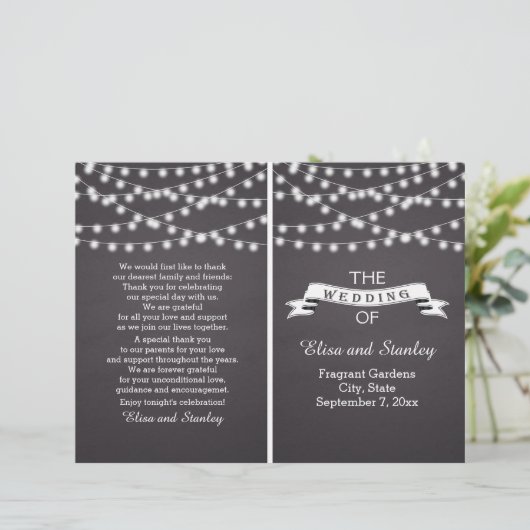 折り畳まれた結婚式のプログラム上のストリングライト (スタンド正面)