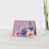 折り畳んだサンキューカードにピンク色の花を付ける サンキューカード (裏面)