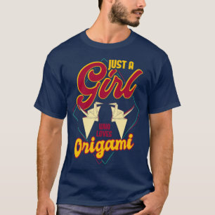 折り紙が大好きな女の子1 Tシャツ