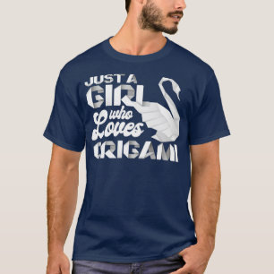 折り紙が大好きな女の子 Tシャツ