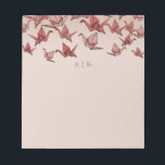 折り紙エレガント紙クレーンレッドモノグラム ノートパッド<br><div class="desc">美しいピンクと赤の手の図解入りの、写真付きの紙クレーンは、これらのモノグラムのノートパッエレガントドとモダン!</div>