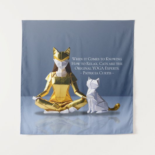 折り紙ゴールドフォイルめい想ヨガのキャットウーマンと猫 タペストリー (正面)