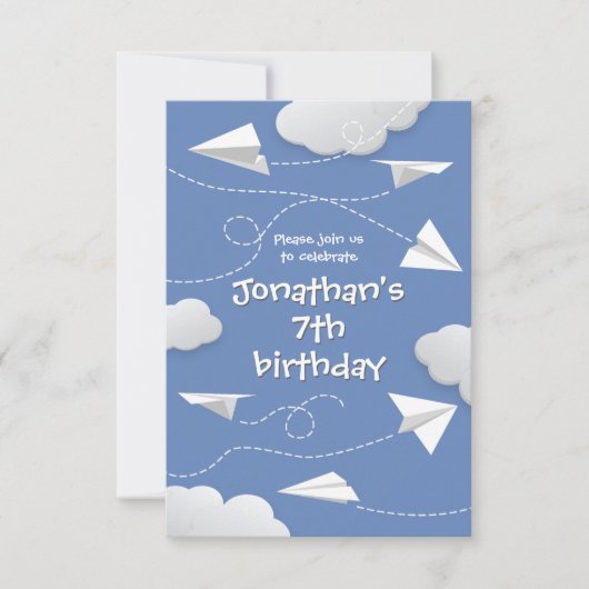 折り飛んでいる畳まれた紙飛行機どんな子供の誕生日 案内状 (正面)