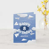 折り飛んでいる畳まれた紙飛行機の子供の誕生日 カード (黄色い花)