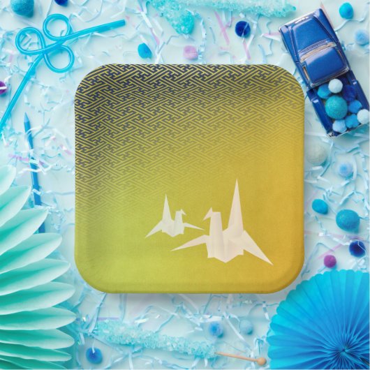 折鶴と紗綾形紋様（金地に紺青色）のペーパープレート ペーパープレート (パーティー)