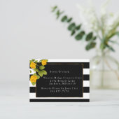 披露宴 – イエローローズオンブラック&ホワイトストライプズ エンクロージャーカード (スタンド正面)
