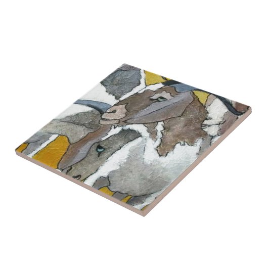 抱きしめているかわいいヤギ タイル (側面)