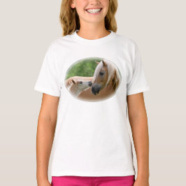 抱きしめているHaflingerのロバおよび子馬 Tシャツ