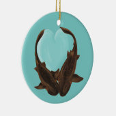 抱きしめるテンジクザメ セラミックオーナメント (右)