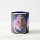 抱きしめる脂肪質猫のマグ ツートーンマグカップ (中央)