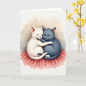 抱き合う愛らしい猫のカード カード (黄色い花)