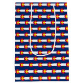 抱き枕とコロラド州旗(米国) ミディアムペーパーバッグ (裏面)