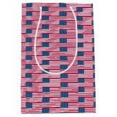 抱き枕と米国国旗 ミディアムペーパーバッグ (正面)