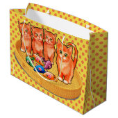 抱き枕の可愛い子猫水玉模様デザイン ラージペーパーバッグ (裏面アングル)