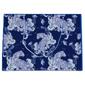 抱き枕の虎が雲に隠れて青く ラージペーパーバッグ (正面)