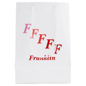 抱き枕 – 名前とステップ文字（赤） ミディアムペーパーバッグ (裏面)