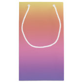 抱き枕 – 水平レインボーストライプズ スモールペーパーバッグ (裏面)