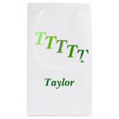 抱き枕 – 緑の名前を持つステップイニシャル スモールペーパーバッグ (裏面)