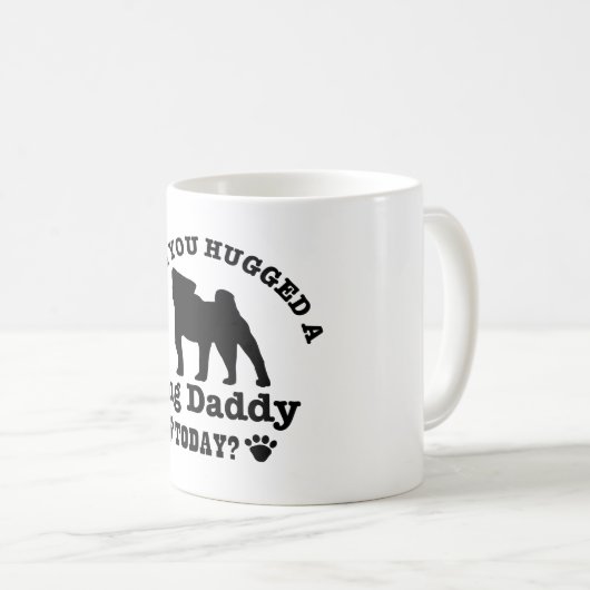 抱き締められたAのパグのお父さん今日あります コーヒーマグカップ (正面右)
