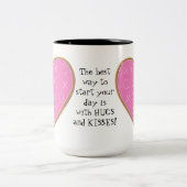 抱擁およびキスのマグ ツートーンマグカップ (中央)