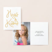 "抱擁およびキス"のバレンタインデーの写真 箔カード (ディスプレー)