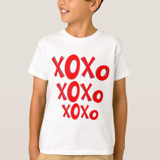 抱擁およびキス Tシャツ