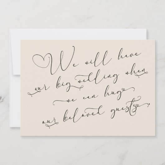 抱擁が許されるまで延期された結婚式のクリームカード 招待状 (正面)