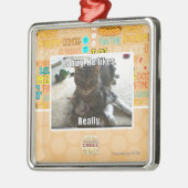 抱擁はあります。 彼は好みます メタルオーナメント (左)