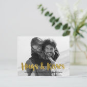 抱擁及びキスの金ゴールドホイルのバレンタインデーの写真 シーズンポストカード (スタンド正面)