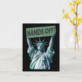 抵抗と抗議のシャツはリバーの彫像を手にする カード (黄色い花)