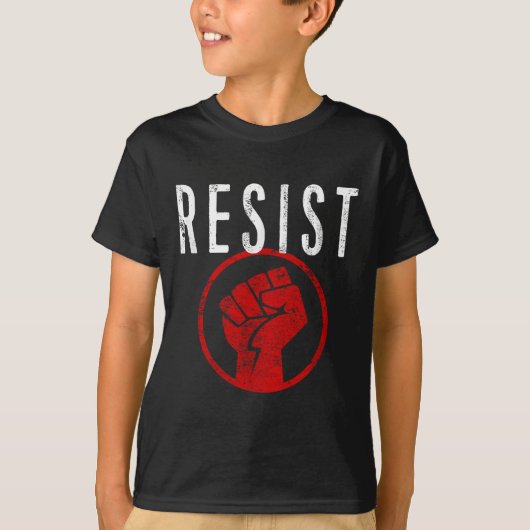 抵抗の一部である拳Tシャツに抵抗 – Tシャツ (正面)