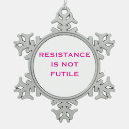 抵抗は無用のスノーフレークではない スノーフレークピューターオーナメント