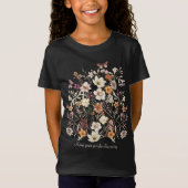 押されたフラワーズワイルドフラワーズ文字ガールコテージコア Tシャツ (正面)