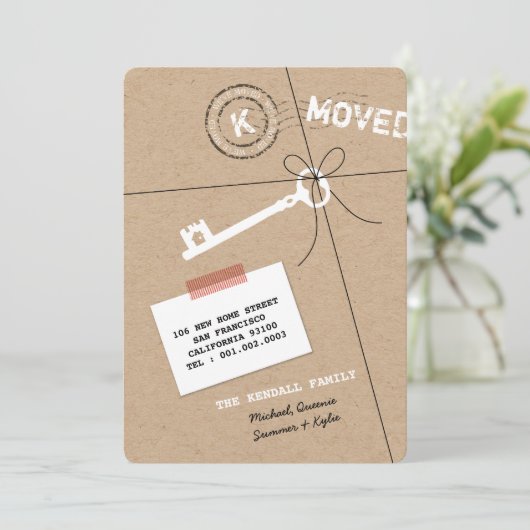 押されたモノグラムのパッケージ及び鍵の家の暖まるパーティー 招待状 (スタンド正面)