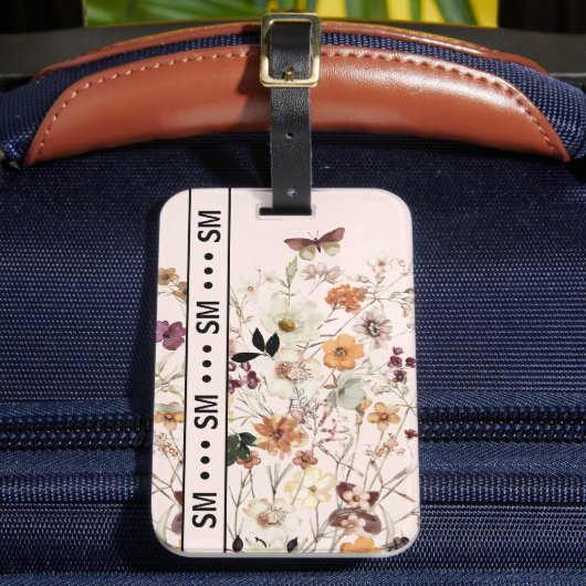 押されたワイルドフラワーズコテージコアピンクモノグラム ラゲッジタグ (正面インサイチュ2)