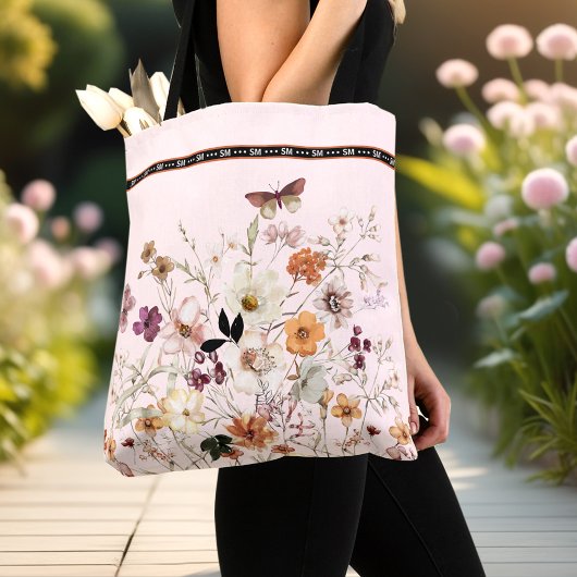 押されたワイルドフラワーズピンクコテージコアモノグラム トートバッグ