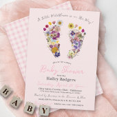 押されたワイルドフラワーフットプリントベビーガールシャワー 招待状