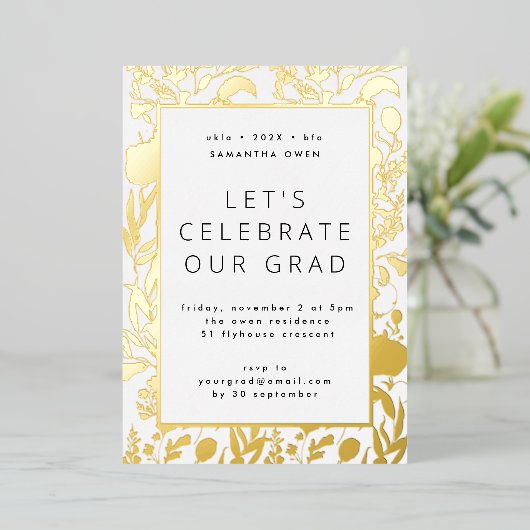 押されたワイルドフラワーリーフ卒業パーティー金ゴールド 箔招待状 (立ち正面)