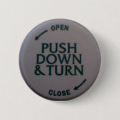 押下げて下さい及びノベルティを回して下さい 缶バッジ (正面)