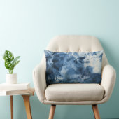 抽象的で青い水彩画の背景 ランバークッション (椅子)