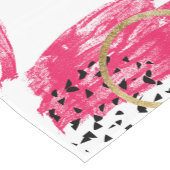 抽象的で黒いピンクおよびフェイクな金ゴールドブラシストローク ショートテーブルランナー (コーナー)