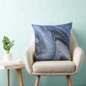 抽象的なディープブルーのマーブル模様の雲 クッション (椅子)