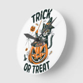 抽象的なハロウィンの猫 ラウンド壁時計 (傾斜)