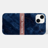 抽象的なブルーマーブルアート ゴールドグリッターアクセント付き Case-Mate iPhoneケース (裏面 (横))