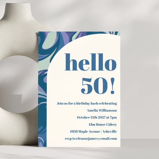 抽象的なブルーマーブル スワール おしゃれな誕生日パーティー 招待状