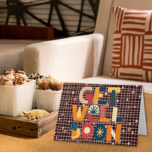 抽象的なボールドグリッドとドット柄の回復おめでとうカード カード