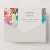 抽象的なボールドピンクとブルーの水彩花のウェディング オールインワン招待状 (裏面)