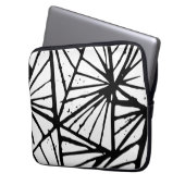 抽象的な三角形のリノプリントエレクトロニクスバッグ ラップトップスリーブ (正面左)