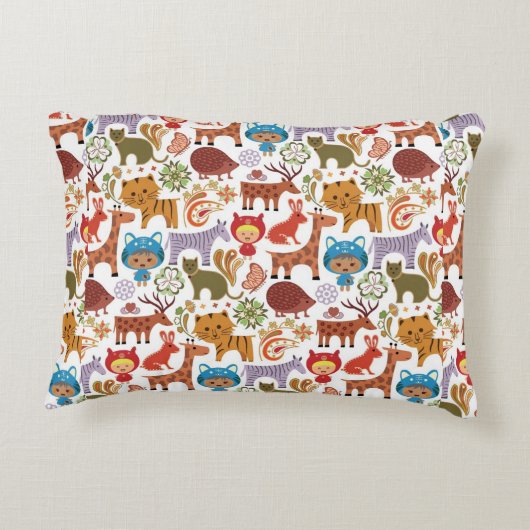 抽象的な子供および動物パターン アクセントクッション (裏面)